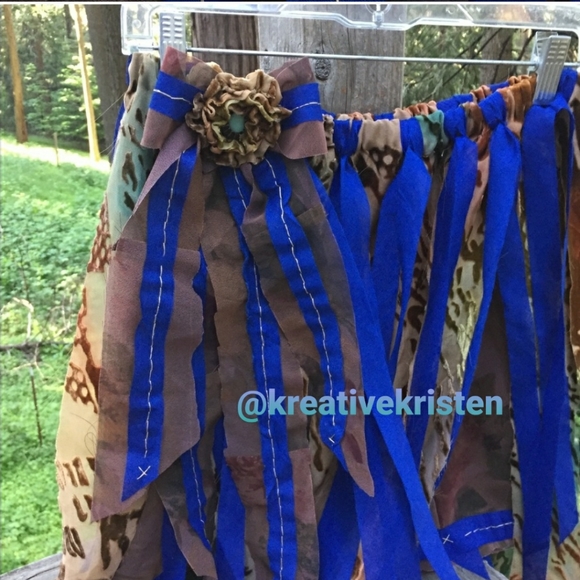 Makers of Poshmark 💗 Beautiful creators! - Picture 2 of 9